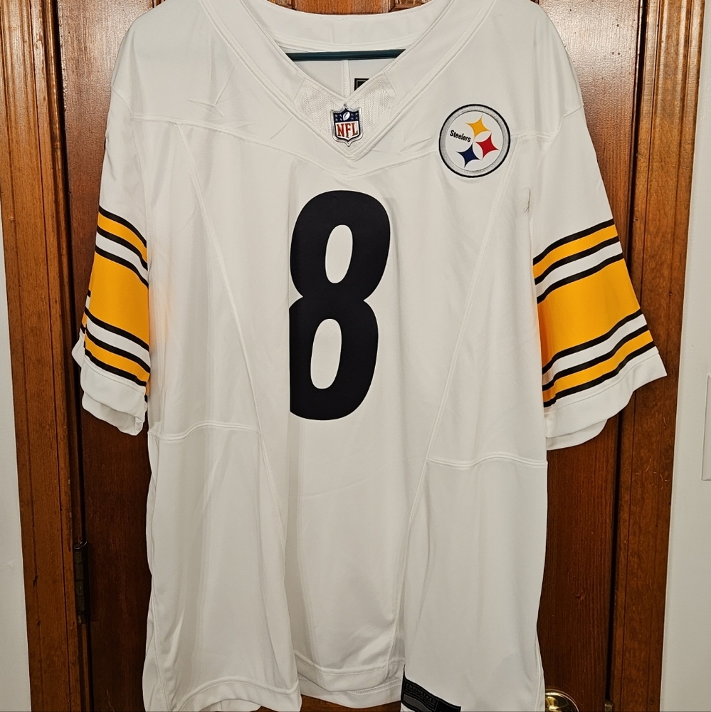 Kenny Pickett Pittsburgh steelers white jersey